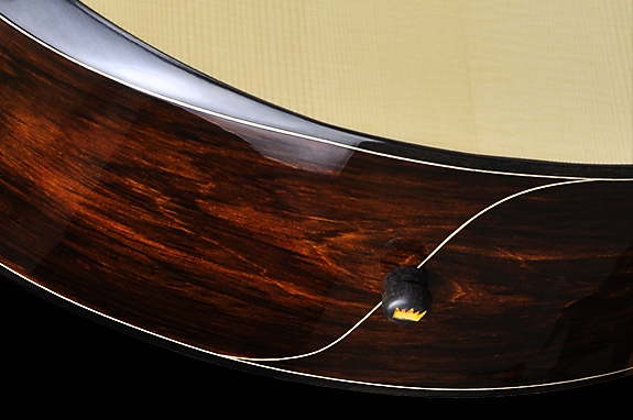 Turkowiak guitar with sigmoidal joint