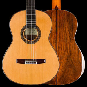 Double-top classical guitar by Spanish guitar master Vicente Carrillo "Gabriela II". The cedar top is paired with a body of Madagascar rosewood.